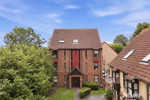 Pilgrims Close, London, N13