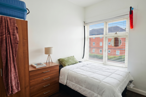 2 bedroom terraced house to rent, Liverpool Street, Salford M6