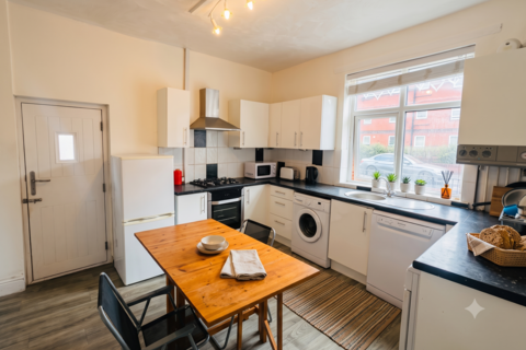 2 bedroom terraced house to rent, Liverpool Street, Salford M6