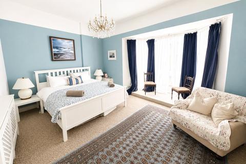 2 bedroom flat for sale, Tudor Square, Pembrokeshire SA70