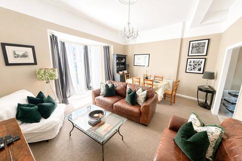 2 bedroom flat for sale, Tudor Square, Pembrokeshire SA70