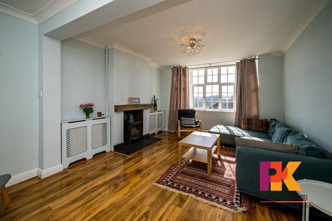 4 bedroom semi-detached house to rent, White Close, High Wycombe HP13
