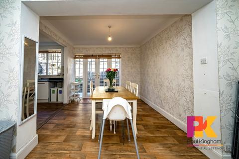4 bedroom semi-detached house to rent, White Close, High Wycombe HP13