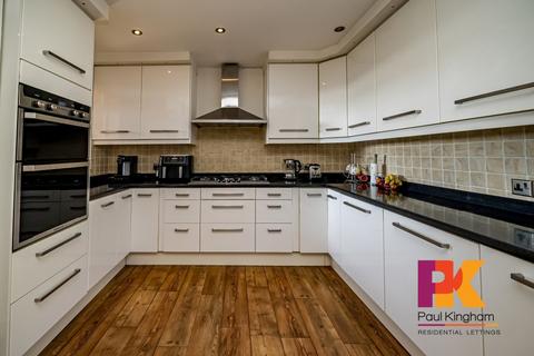4 bedroom semi-detached house to rent, White Close, High Wycombe HP13