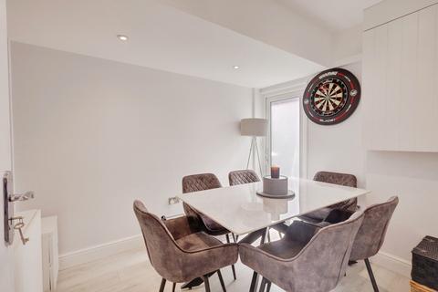 4 bedroom detached house for sale, Beverley Avenue, Canvey Island SS8