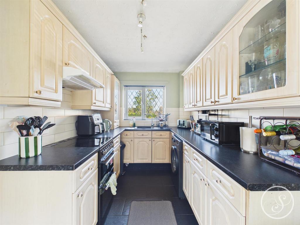 House in Leeds, West Yorkshire - View 2