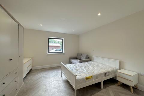 Studio to rent, Woodley Headland, Peartree Bridge, MK6