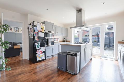 4 bedroom detached house for sale, Kings Grove, Bedford MK43