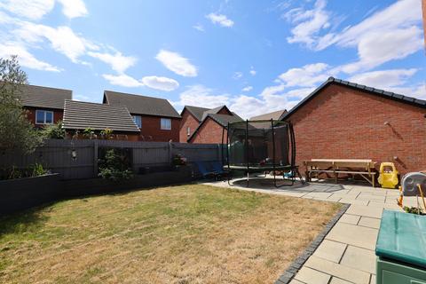 4 bedroom detached house for sale, Kings Grove, Bedford MK43