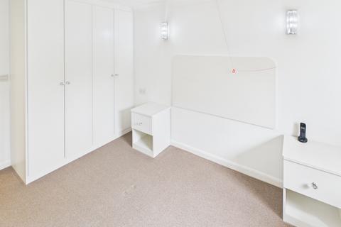 2 bedroom retirement property for sale, Farnham Close, London N20