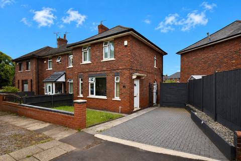 3 bedroom end of terrace house for sale, Hall Street, Royton, Oldham, Greater Manchester, OL2