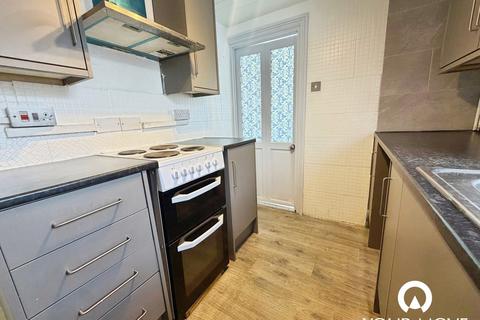 3 bedroom end of terrace house to rent, Magpie Hall Road, Kent ME4