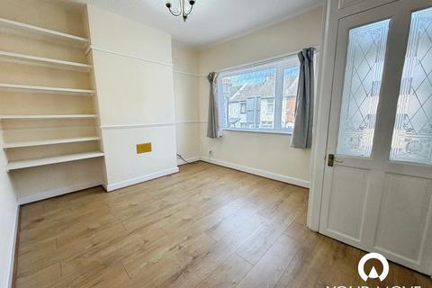 3 bedroom end of terrace house to rent, Magpie Hall Road, Kent ME4