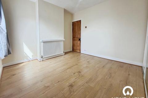 3 bedroom end of terrace house to rent, Magpie Hall Road, Kent ME4