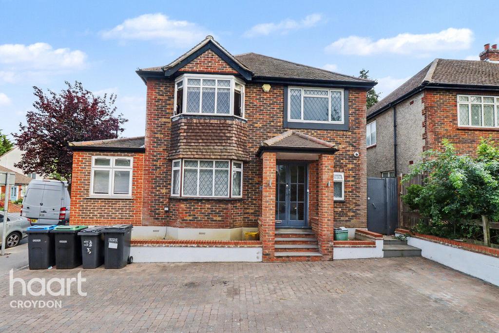 Detached house exterior, driveway