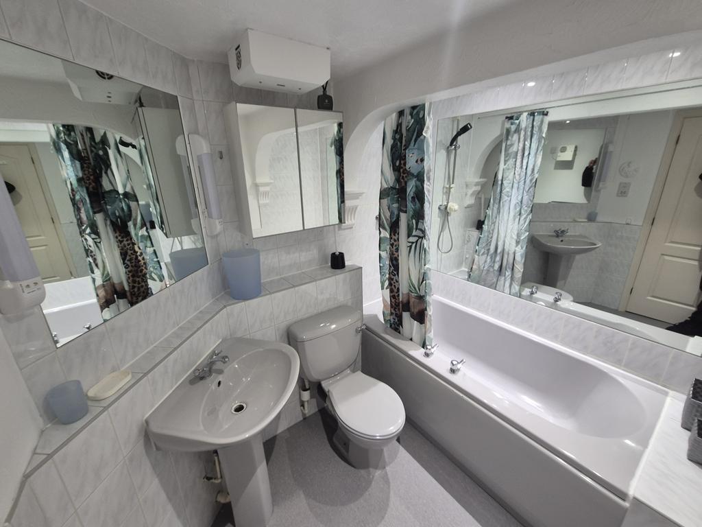 Apartment in Milton Keynes, Central Milton Keynes - View 3