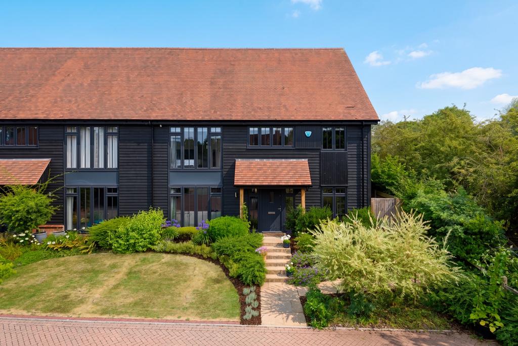 4 bedroom semi-detached house for sale in Kent on OnTheMarket