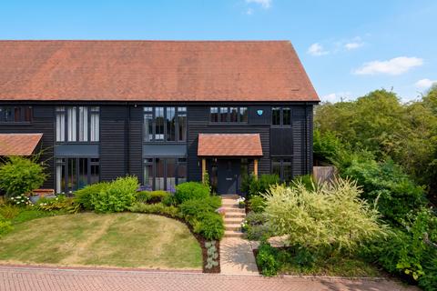 4 bedroom semi-detached house for sale, Fullers Way, Biddenden