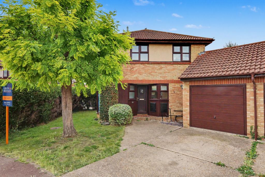 3 bedroom detached house for sale in Essex on OnTheMarket