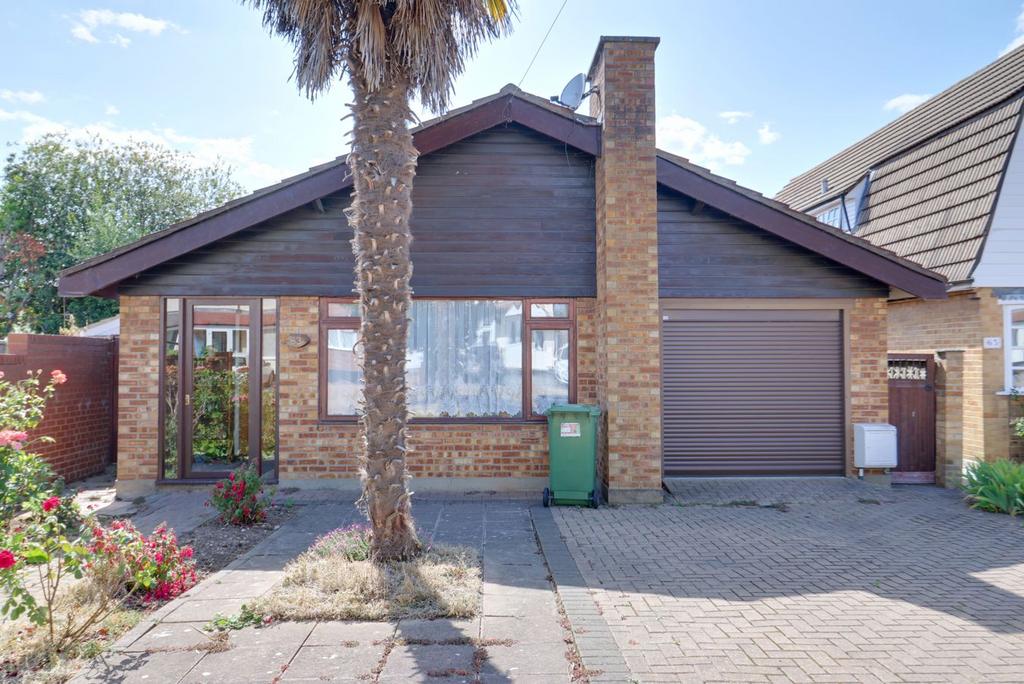 3 bedroom detached bungalow for sale in Rainham on OnTheMarket