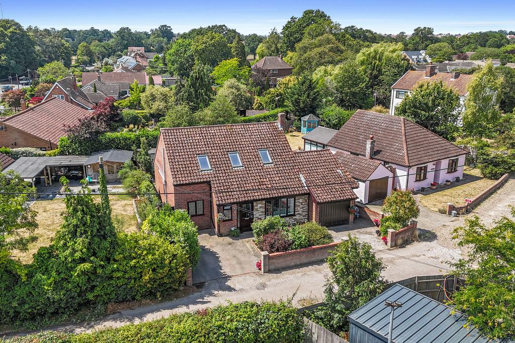 4 bedroom chalet for sale in Ipswich on OnTheMarket