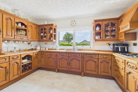 4 bedroom detached bungalow for sale, Thornberry Gardens, Ludchurch, SA67