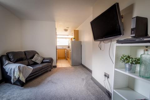 2 bedroom flat share to rent, Flat 4, 98-100 Portland Street, Lincoln, LN5 7LE
