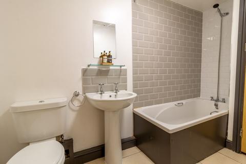 2 bedroom flat share to rent, Flat 4, 98-100 Portland Street, Lincoln, LN5 7LE