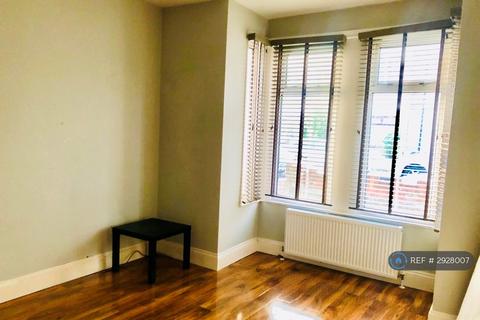 4 bedroom terraced house to rent, Mortlake Road, Ilford, IG1