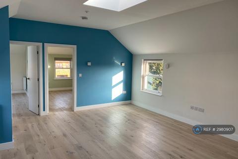 2 bedroom flat to rent, High St, Chesham, HP5