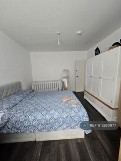 2 bedroom flat to rent, New Road, London, E4