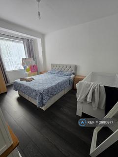 2 bedroom flat to rent, New Road, London, E4