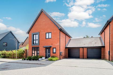 3 bedroom detached house for sale, Paddock Way, Crowthorne, RG45