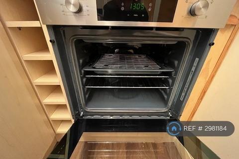 2 bedroom flat to rent, Grace Road, Leicester, LE2