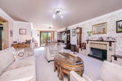 3 bedroom semi-detached house for sale, 4 Pleasance Court, Halbeath, Dunfermline, KY12 0TD