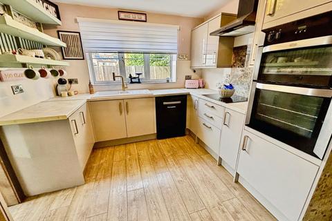 5 bedroom detached house for sale, St. Helens Way, Hemswell, Gainsborough
