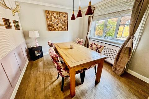 5 bedroom detached house for sale, St. Helens Way, Hemswell, Gainsborough