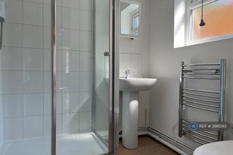 2 bedroom terraced house to rent, Upper Stone Street, Maidstone, ME15
