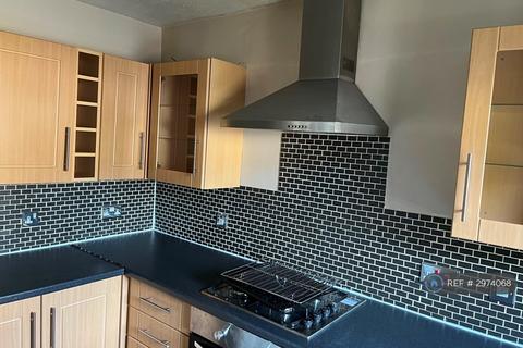 2 bedroom flat to rent, Mallard Rd, Glasgow, G81