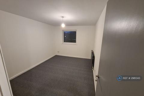 2 bedroom flat to rent, The Glade, Wolverhampton, WV8