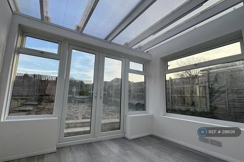 1 bedroom in a house share to rent, Priory Crescent, Southend-On-Sea, SS2