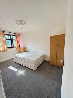 1 bedroom in a house share to rent, cottage street, London, E14