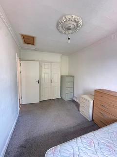 1 bedroom in a house share to rent, cottage street, London, E14