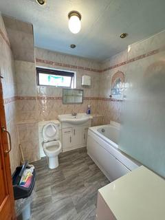 1 bedroom in a house share to rent, cottage street, London, E14