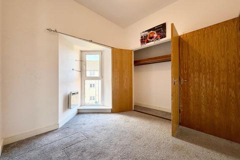 2 bedroom flat to rent, Riverside Close, Frome Court, RM1