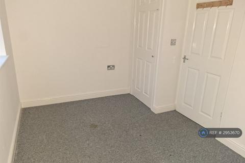 2 bedroom end of terrace house to rent, Lodge Court, Telford, TF2