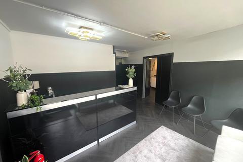 Retail property (high street) to rent, 29 High St Warminster BA12 9AG