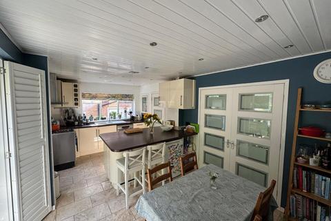 3 bedroom house for sale, Temple Avenue, Leeds