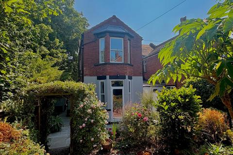 3 bed terraced house for rent in Abbey Road, Exeter