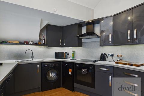 2 bedroom flat for sale, Armley Lodge Road, Armley, LS12 2AT